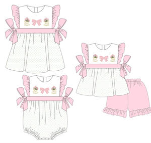 Set di Abbigliamento Estivo per Bambine con Maniche a Sbuffo e Pois, Completo Coordinato per Sorelle in Due Pezzi con Pantaloncini a Balze - Product Image 1