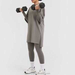 Ensemble 2 pièces de sport islamique sur mesure OEM en tissu éponge uni, coupe oversize à épaules tombantes, comprenant un haut à manches longues à col montant et un legging pour femme - Product Image 4