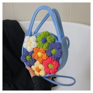 Sac à main rond tissé pour femme avec fleurs au crochet, sac de plage d'été élégant en forme de demi-lune, design color block - Product Image 2