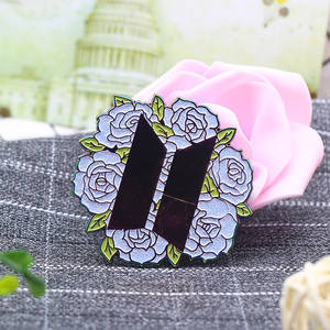 Оптовая продажа значков на лацканы с индивидуальным дизайном: золотой логотип, аниме-персонажи, мягкая эмаль, блестящие, производство на заказ, твердая эмаль - Product Image 3