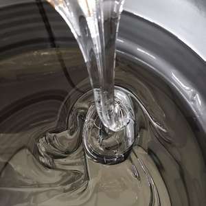 Base de gloss à lèvres épaisse et collante en polyisobutène PB2400 pour la fabrication de rouge à lèvres et gloss transparents DIY - Product Image 2