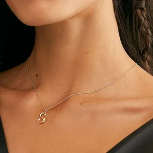 Collana con Ciondolo Iniziale in Acciaio Inossidabile EManco, 3 Opzioni di Catena, Gioielli alla Moda per Amici, Spedizione in 48 Ore - Product Image 3