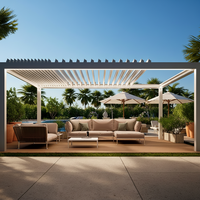 Pergola en aluminium Sweet Home avec toit à lames motorisées pour jardin