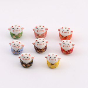 Cuentas de Cerámica con Forma de Gato de la Suerte Estilo Japonés para Hacer Pulseras, Accesorios de Joyería DIY, Mini Dijes Coloridos de 8mm - Product Image 3