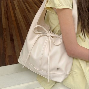 Korean Style Women's Shoulder Bag Off White Large Capacity Magnetic Buckle Minimalist Tote Bag For Everyday Use - Product Image 1