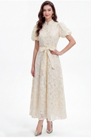 Robe élégante pour femme, mode estivale, avec perles, col montant, manches courtes bouffantes, ceinture à la taille naturelle, longueur midi, en dentelle et boutonnée