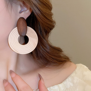 Aiguille d'argent Boucles d'oreilles <span class=keywords><strong>cercle</strong></span> en bois naturel Café exagéré Grandes boucles d'oreilles atmosphériques Boucles d'oreilles mode élégantes littéraires - Product Image 2