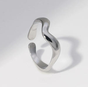 Minimalistischer Schmuck Edelstahl Offener Ring Zarter Wellenförmiger Verstellbarer Edelstahlring - Product Image 2