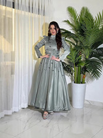 Robe élégante à perles, design tendance, ouverte sur le devant, robe musulmane magnifique pour l'Aïd