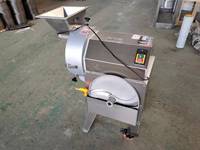 Automatische kleine groentenmolen, -snijder, -hakselaar, -snijmachine, -blokjesmachine, industriële fruit- en groenteverwerkingsmachine van SUS304 roestvrij staal