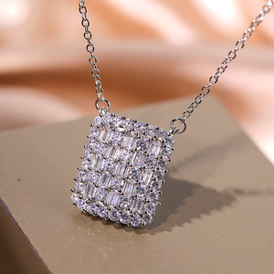 Elegante collana con ciondolo per donna, catena alla clavicola alla moda, gioielli da indossare tutti i giorni - Product Image 2