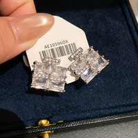 Boucles d'oreilles clips tendance pour femme, en laiton, avec zircon carré brillant, en forme de flacon de parfum, haut de gamme, sans perçage, vente chaude