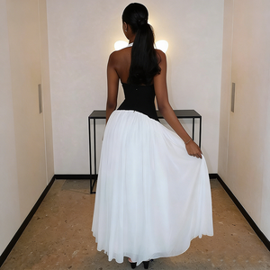 <span class=keywords><strong>Robe</strong></span> longue pour femme de style européen et américain, <span class=keywords><strong>noire</strong></span> et blanche, à taille froncée, coupe ajustée, style A, avec col halter sexy en V - Product Image 2