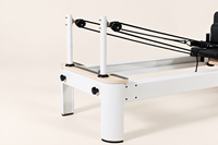 Demi-trapèze de Pilates en aluminium durable avec tour et sangles antidérapantes pour espaces professionnels