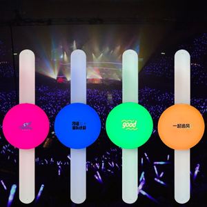 Pulsera LED Impermeable Blanca con Logotipo Personalizado de Fábrica, 15 Colores, Control Remoto, Envío Rápido, para Festivales de Música/Correr de Noche/Eventos Corporativos - Product Image 1