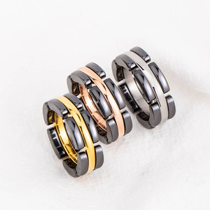 แหวนเซรามิกสีดำลายเรขาคณิต ไทเทเนียมสตีล ชุบทอง 18K สำหรับทุกเพศ แฟชั่นเครื่องประดับ ของขวัญ - Product Image 1