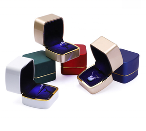 Creativo lussuoso quadrato dipinto a spruzzo LED san valentino anelli per la <span class=keywords><strong>festa</strong></span> <span class=keywords><strong>della</strong></span> <span class=keywords><strong>mamma</strong></span> collane ciondoli gioielli imballaggio - Product Image 2