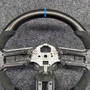 Volant de voiture Accessoires de voiture personnalisés pour Ford <span class=keywords><strong>Mustang</strong></span> 2010 2011 2012 2013 2014 Volant en fibre de carbone de haute qualité - Product Image 2
