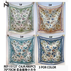 Foulard quadrato piccolo con motivo floreale 70x70 cm per donna, accessorio moda - Product Image 3