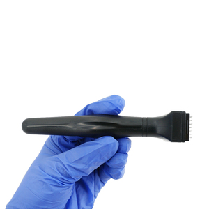เครื่องเดอร์มาสแตมป์แบบมืออาชีพ 175 เข็ม สำหรับ<span class=keywords><strong>รักษา</strong></span>รอยแผลเป็นจากสิว ฝ้า กระ จุดด่างดำ และดูแลหนังศีรษะ พร้อมกระตุ้นการงอกใหม่ของเส้นขนและหนวด - Product Image 4