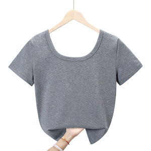 Camiseta clásica informal ajustada con cuello en U para mujer, diseño favorecedor de hombro para verano, tejido de punto, característica comprimida - Product Image 1
