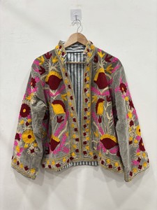 Chaqueta Étnica de Lujo con Bordado Suzani Indio, Chaqueta de Terciopelo Unisex para Primavera, Abrigo Boho Suzani para un Estilo Boho Elegante - Product Image 1