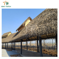 Toiture en chaume synthétique en plastique imperméable économique pour maisons, gazebos, bars tiki, villas, zoos et complexes hôteliers
