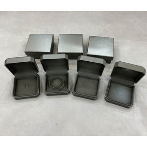 Caja de Regalo de Plástico Negro de Lujo Personalizada con Logotipo, Caja de Joyería de Terciopelo con Luz LED para Collares y Anillos - Product Image 6