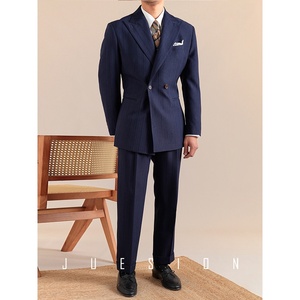 Completo da Uomo Italiano <span class=keywords><strong>Blu</strong></span> Navy <span class=keywords><strong>Doppiopetto</strong></span> con Revers a Notch, <span class=keywords><strong>Abito</strong></span> da Sposo Slim Fit, Completo Casual da Lavoro in Tessuto Goffrato con Pantaloni - Product Image 5