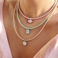 Collier géométrique en laiton émaillé avec chaîne en zircon couleur macaron, plaqué or 18 carats sous vide, minimaliste et tendance pour femme