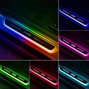 Новый Пользовательский логотип Rgb Беспроводной магнитный Автомобильный декоративный атмосферный датчик освещения автомобиля светодиодный порог приветственный Педальный светильник - Product Image 2