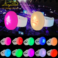 Bracelet LED RGB Sincen à télécommande longue portée 800m pour interaction publique, amélioration de l'ambiance de concert et événements sportifs