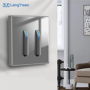Prise murale LangYeao grise à touches de <span class=keywords><strong>piano</strong></span>, interrupteur en verre trempé à réinitialisation automatique, indicateur LED, ignifuge, durée de vie de la prise de plus de 10 000 branchements - Product Image 1