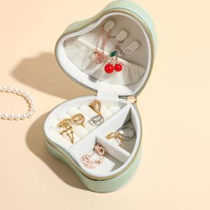 Caja de Joyería Retro de PU, Mini Caja de Joyería Portátil con Tapa Abatible, Caja de Almacenamiento Antioxidante para Anillos y Pendientes - Product Image 3