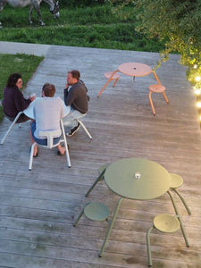 Ensemble de loisirs extérieur moderne en <span class=keywords><strong>bois</strong></span> massif - Combinaison table et chaises en métal et <span class=keywords><strong>banc</strong></span> de patio pour cour et jardin - Product Image 2