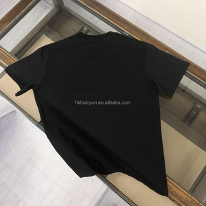 Camisetas Negras de Moda al por Mayor con Diseño de Triángulo Metálico – Compatible con OEM/ODM, Envío Rápido, Popular en los Mercados de Europa y EE. UU. - Product Image 2