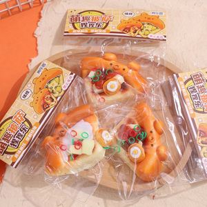 จี้เรซิ่นรูปหมีพิซซ่าคุณภาพสูง จี้เรซิ่นแบบแบนสำหรับงานฝีมือ จี้เรซิ่นการ์ตูนสำหรับตกแต่ง - Product Image 4