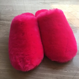 Pantuflas de Piel de Oveja Muy Bonitas, Nuk Nuk - Product Image 1