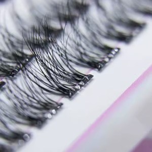 Pestañas Segmentadas al por Mayor, Sin Pegamento, Autoadhesivas, Hechas a Mano, Precortadas, Libres de Crueldad Animal, Reutilizables - Product Image 1