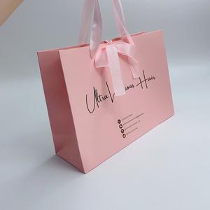 Bolsas de Papel Rosa de Lujo con Impresión en Dorado y Asas de Cinta de Satén, Bolsas de Empaque Personalizadas para Cuidado de la Piel, Comercio Electrónico y Joyería - Product Image 4