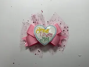 Moño para el pelo bordado 'Jesús me ama' de 3 capas de grosgrain con tul de lentejuelas arcoíris y pinza de cocodrilo - Product Image 3