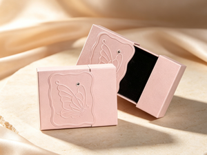 Caja de Joyería con Cajón Deslizable y Diseño de Mariposa en Relieve, Caja de Regalo para Anillos, Aretes y Collares con Forro de Terciopelo, Caja con Logotipo Personalizado para Venta al Por Mayor - Product Image 4