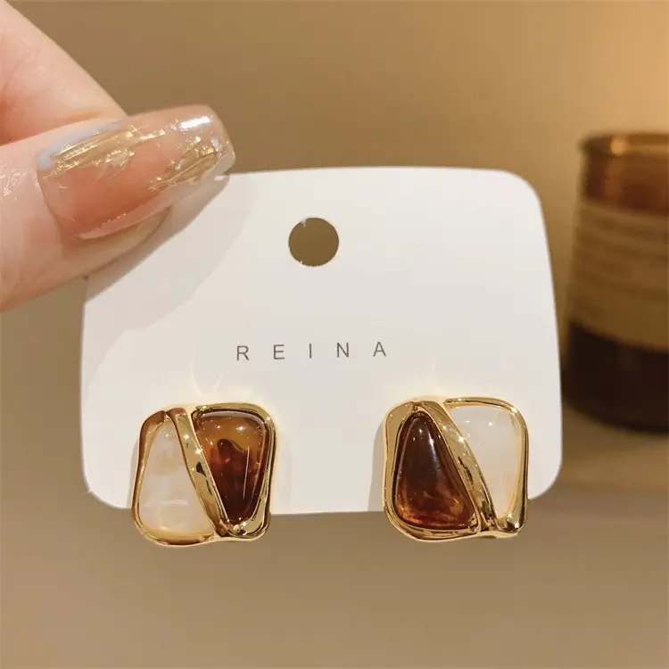 Perhiasan sederhana anting-anting geometris wanita, anting-anting kancing persegi Resin Amber warna sambungan untuk perempuan