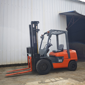 Used Diesel TOYOTA <b>Forklift</b> 3 Tons 4.5 Meters <b>Forklift</b> <b>Forklift</b> with Three Stages and Side Shift - Product Image 2