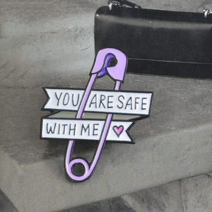 Pin de esmalte, Mancuernillas, Broche de cinta de amor, Clip de papel morado, Corazón, 'TU ESTÁS SEGURA CON MÍ', Regalo para amigos, niños y familia - Product Image 4