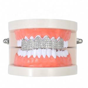Laiton plaqué <span class=keywords><strong>or</strong></span> véritable 18 carats avec prothèses hip hop bling zircon et crocs d'halloween dents grillz avec étui emballé individuellement - Product Image 4