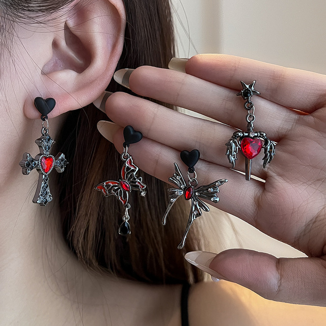 Retro Gothic Dark Flowing Fringe Heart New Style Earrings - Small-scale Fashion Design Ear Jewelry