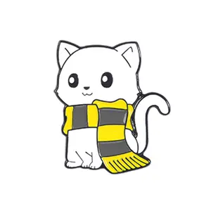 Dessin animé mignon chat épinglette différentes couleurs rayé écharpe chaud chat émail broche personnalisé copines broche épingles Badges