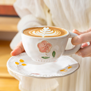 Juego de Taza y Platillo de Cerámica con Relieve Vintage, Taza de Café con Diseño Floral, Taza de Porcelana para Latte Art - Product Image 6