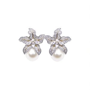 Pendientes de Oro Blanco E2165 con Diseño de Flor y Engaste Pavé, Joyería de Lujo para Mujer, Ideales para Bodas - Product Image 1